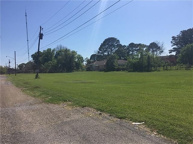 1st image of Frisella St