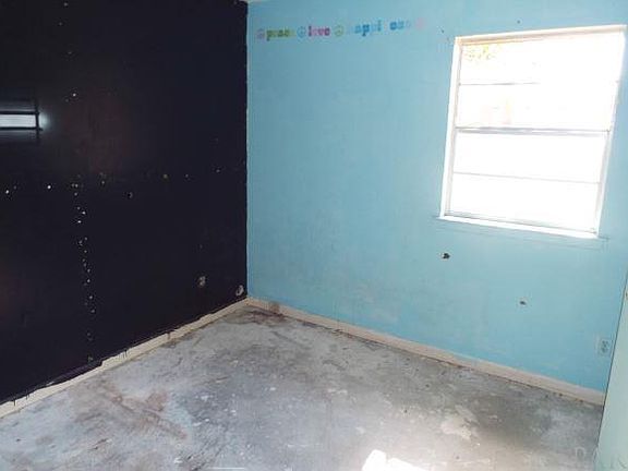 5th image of 3085 Panama Dr