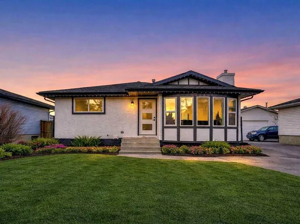 12112 W Canfield Rd SW, Calgary, AB T2W 1V2