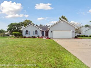 228 Wedgewood Dr, Charlotte, MI