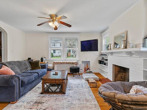 2nd image of 52 Augur St