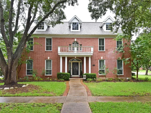 54 Bradford Cir, Sugar Land, TX 77479
