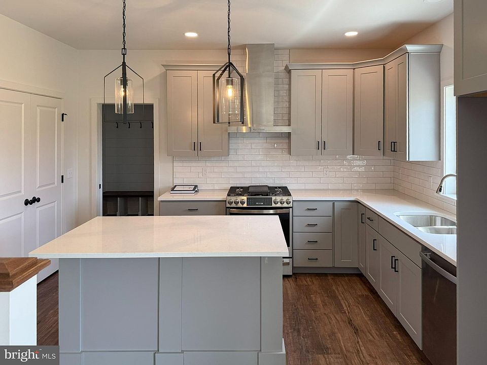 2nd image of 215 Parkside Pl Lot 38