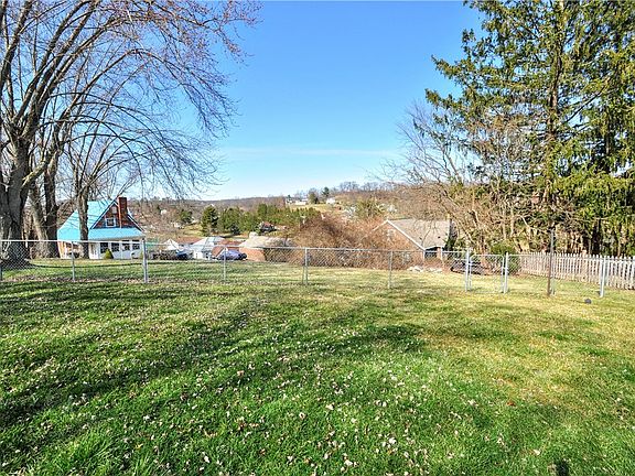 4th image of 107 Hornbeck Dr