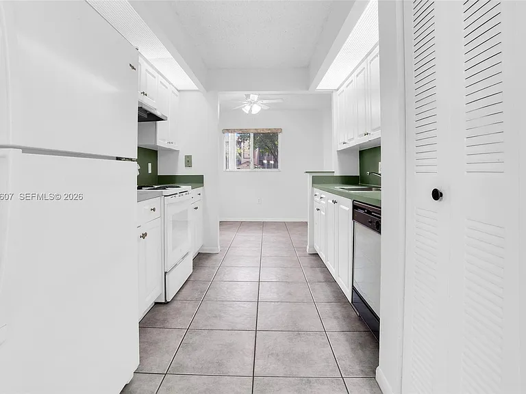 900 SW 142nd Ave #115L — Photo 5