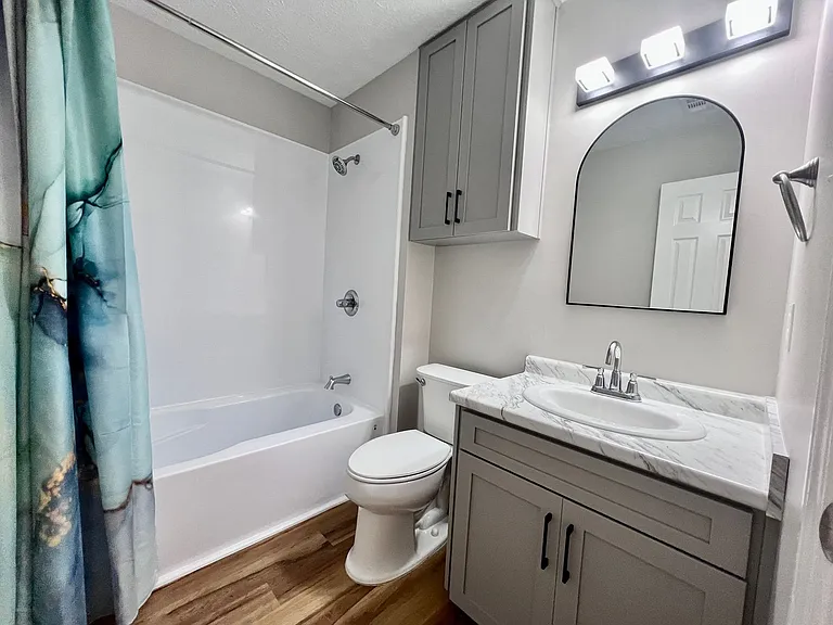 409 Oak St — Photo 17
