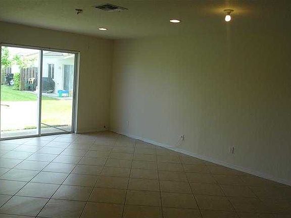3rd image of 2250 SW Marshfield Ct