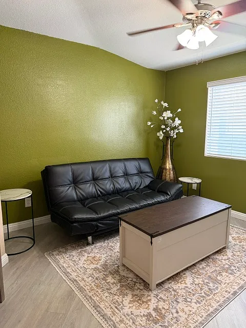 3 bed, 1302 sqft, $2,300 — Photo 4