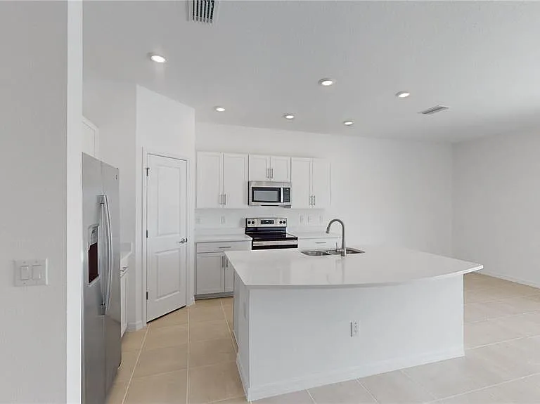 2415 Paravane Way — Photo 9