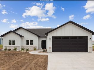 839 S 3rd St, Montezuma, IA 50171