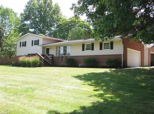 930 Sara Ave NW, Hartville, OH 44632