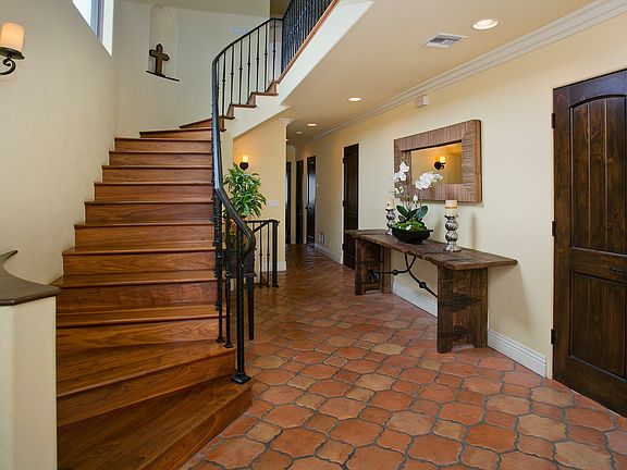 Elegant entrance way