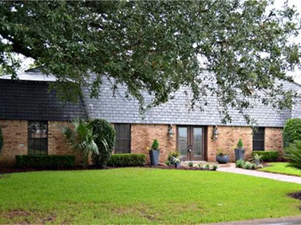 1108 Louise Dr, Nederland, TX 77627