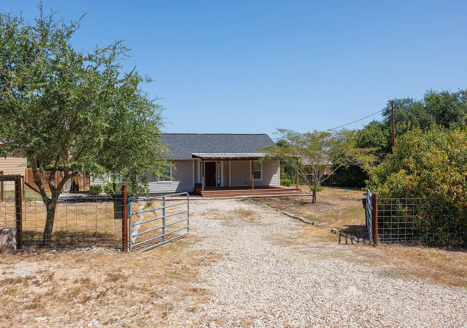 Charming 3-Bedroom Apache Shores Home on Large Lot RV/Boat Friendly — Photo 1