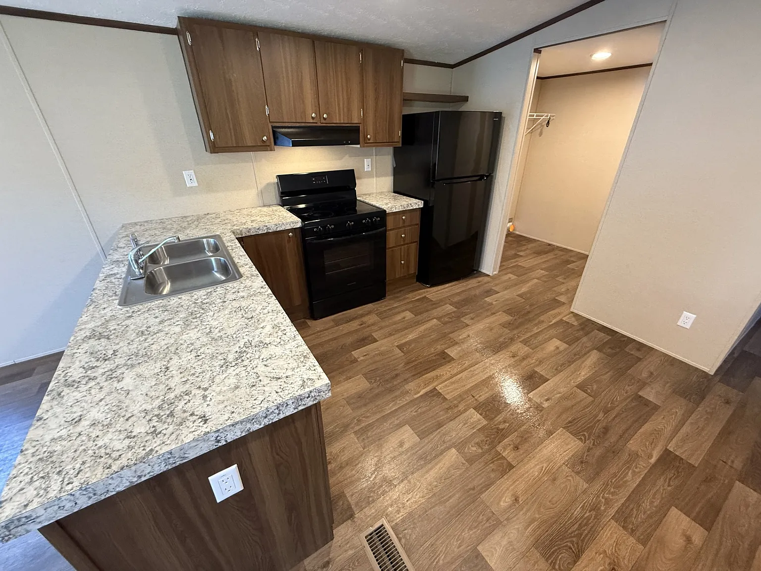 4 bed, 1038 sqft, $1,500 — Photo 4