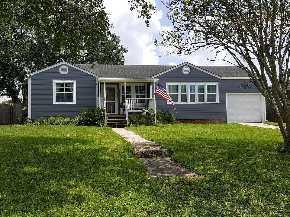 Welcoming curb appeal