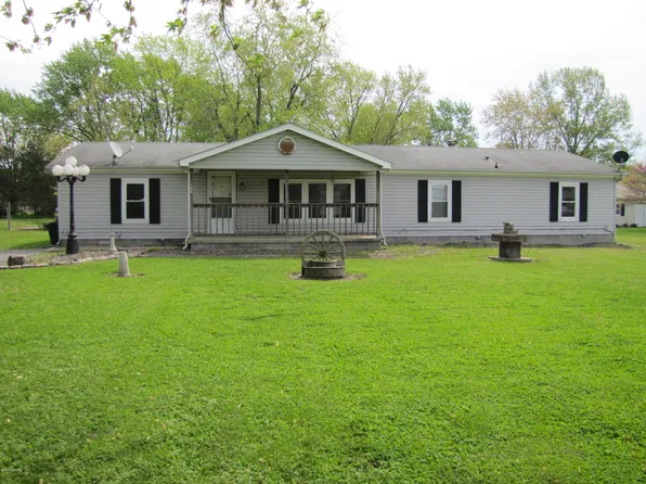 108 S Everett St, Odin, IL 62870