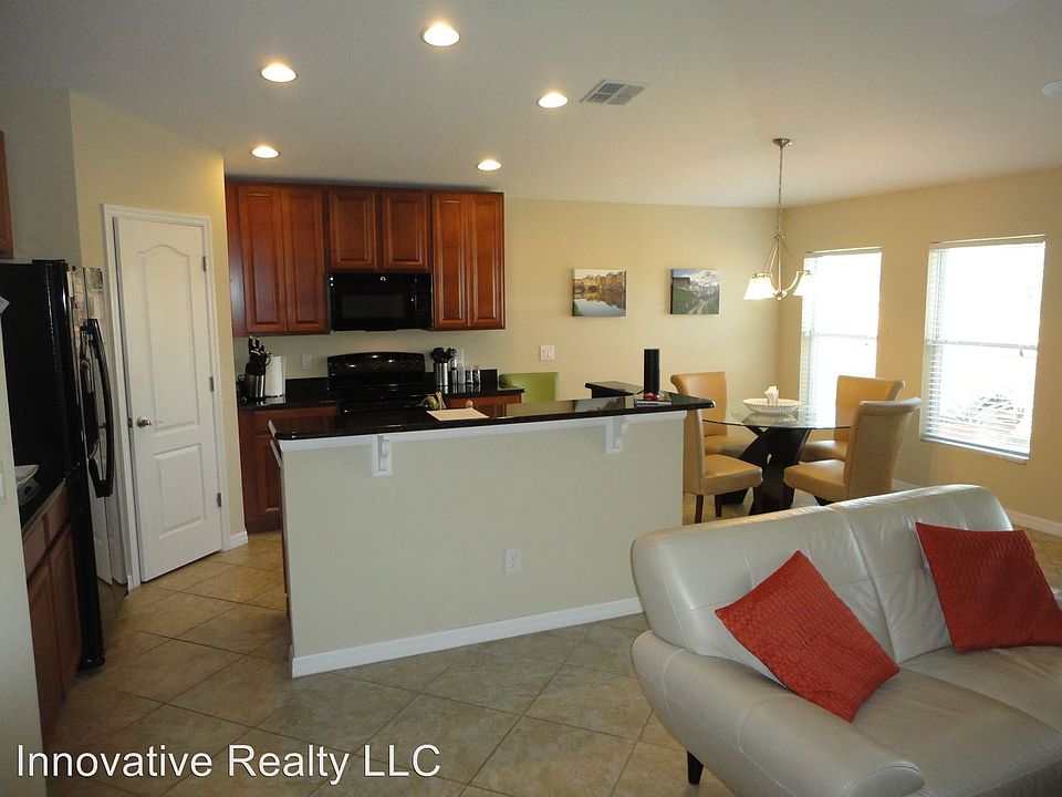 1st image of 465 Millwood Pl