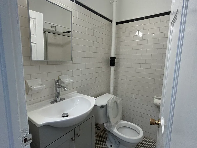 453 McLean Ave #4 — Photo 8