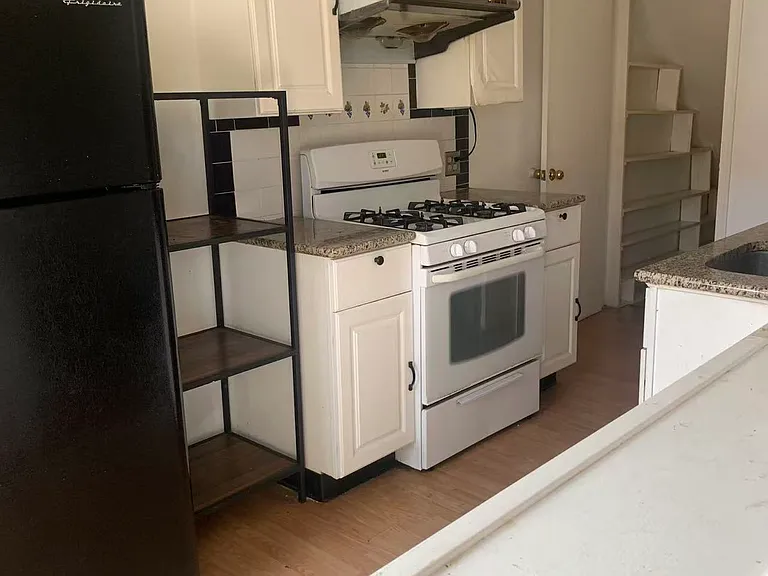 2227 Tyson Ave — Photo 6