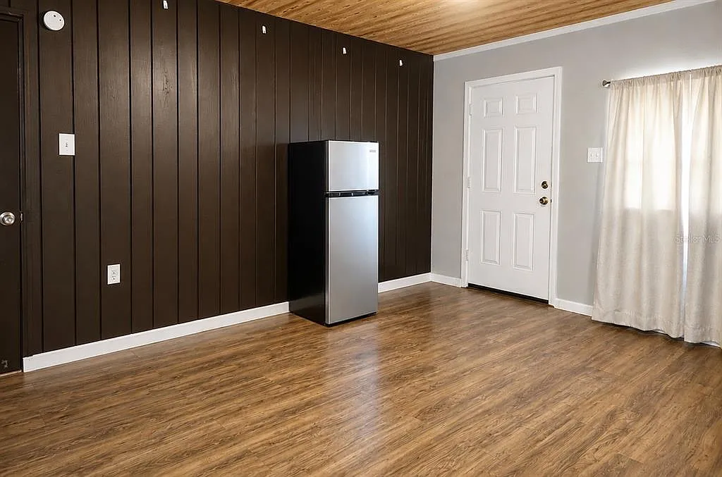 Studio, 1.0 bath, 165 sqft, $850 — Photo 4