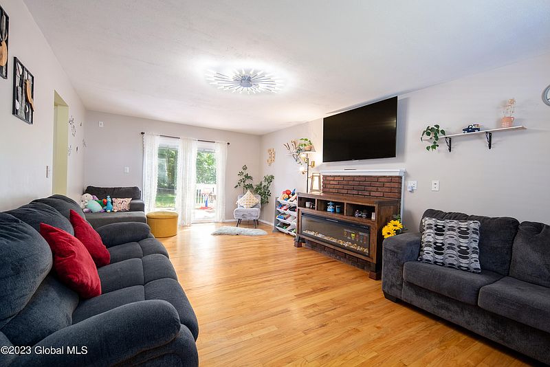 3rd image of 47 Bayberry Drive