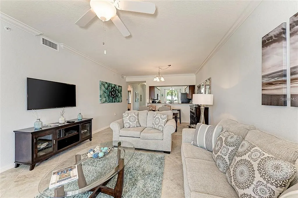 2 bed, 2.0 bath, 1121 sqft, $2,500 — Photo 3
