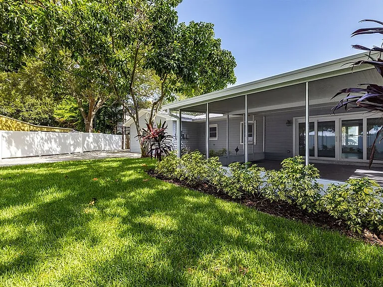 4200 W Beachway Dr — Photo 24