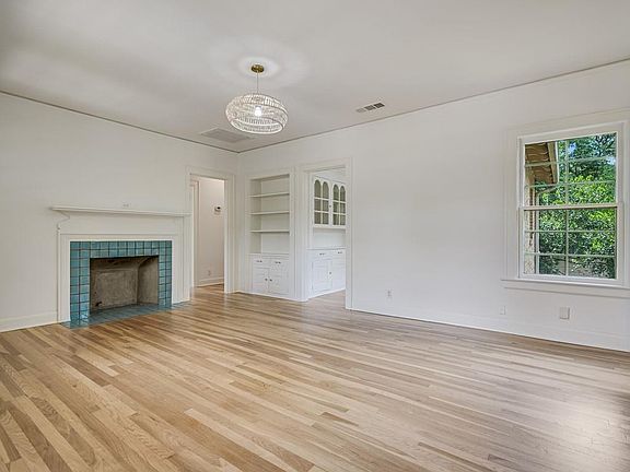 4th image of 501 1/2 Carolyn Ave
