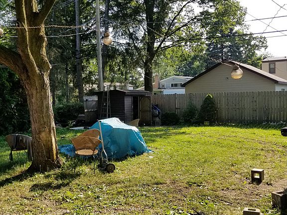 3rd image of 450 N Gerard Ave