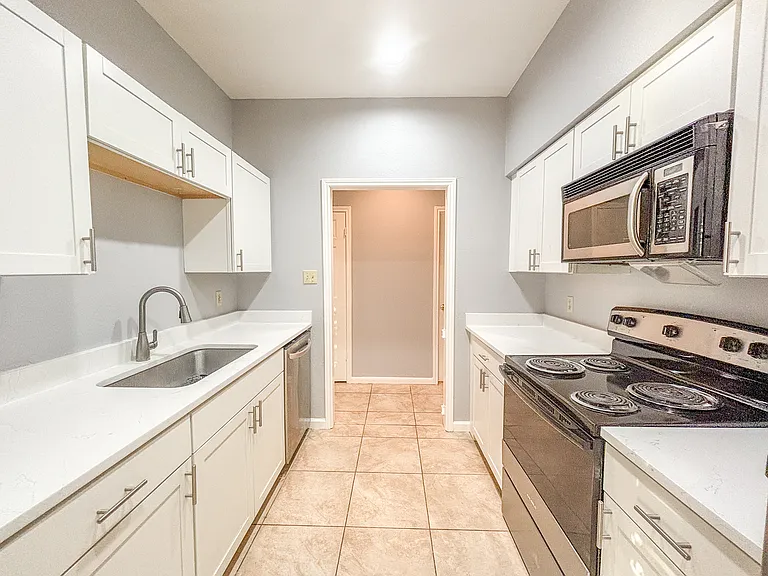 7 Chapel Hill Cir #7 — Photo 5