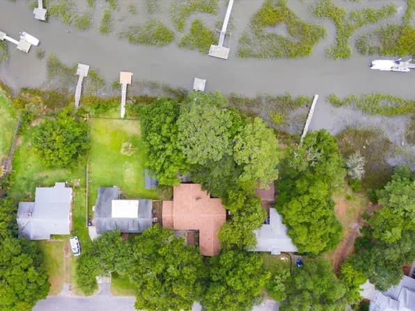 706 Creekside Dr, Charleston, SC 29412