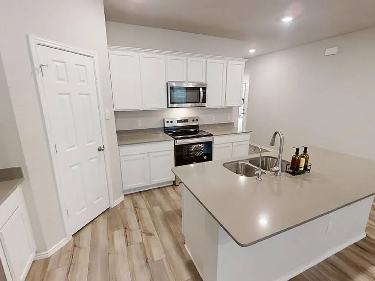 7100 Luella Dr — Photo 8