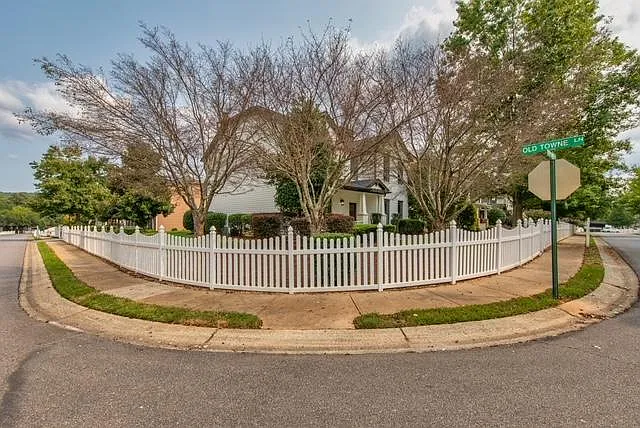 4 bed, 3.5 bath, 3000 sqft, $3,500 — Photo 2