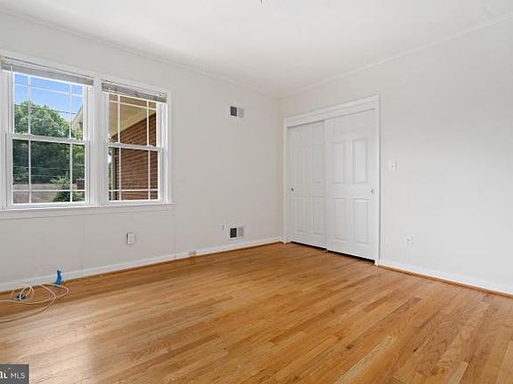 3rd image of 7063 Wyndale St NW