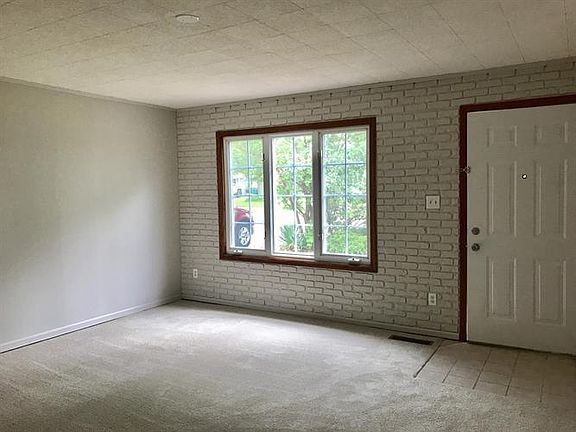 4th image of 2705 Richmond St
