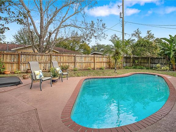 2nd image of 3911 Pelican Ln