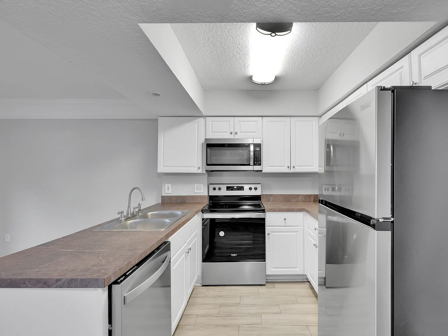 100 Fairway Park Blvd — Photo 1