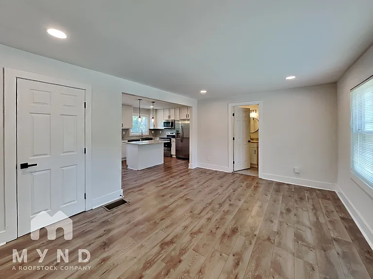 60 Finch Dr SE — Photo 5