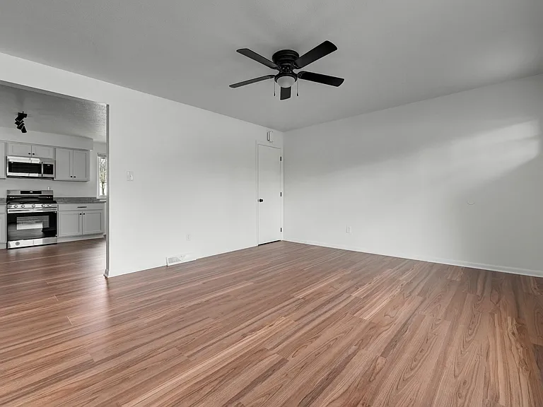 2930 Northglen Dr — Photo 16