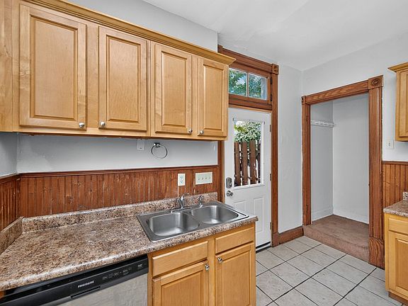 4th image of 2319 Sauer Ave