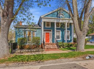 219 S High St, Galena, IL 61036