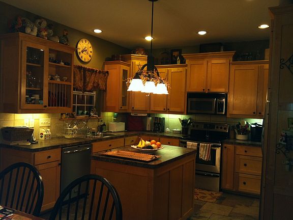2nd image of 225 Fox Glove Ln