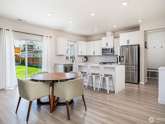 3rd image of 28419 NW 76th Drive NW