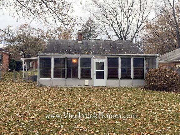 3rd image of 2628 California Ave