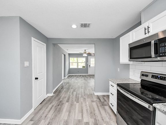 4th image of 2102 Dewberry Ln