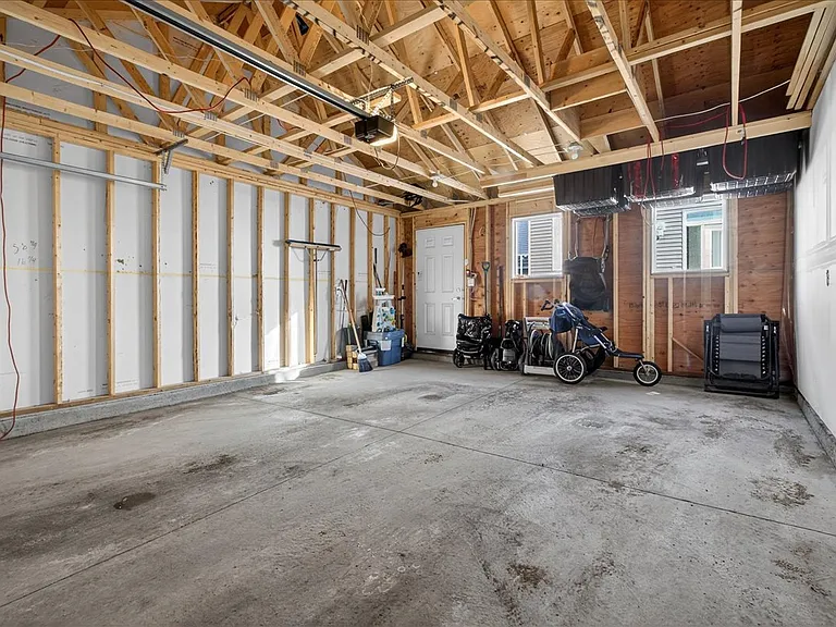 535 Paterson Way SW — Photo 38