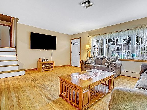 3rd image of 119 No 6 Ave