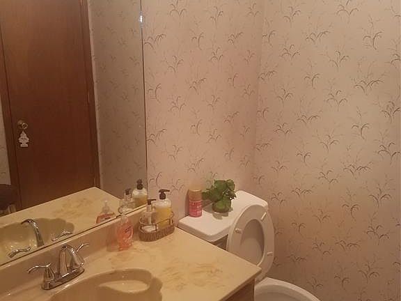 5th image of 6102 Waterway Dr
