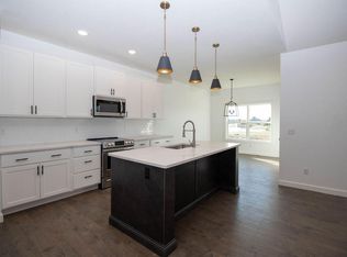 5326 S Twelve Oaks Rd, Springfield, MO 65810